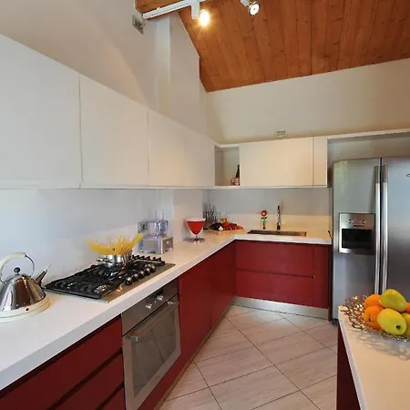 Lägenhet Menaggio Apartment Sleeps 8 Pool Menaggio