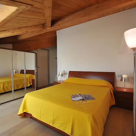 Lägenhet Menaggio Apartment Sleeps 8 Pool Menaggio