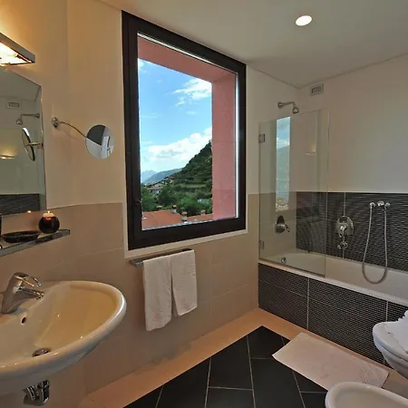 Menaggio Apartment Sleeps 8 Pool Lägenhet